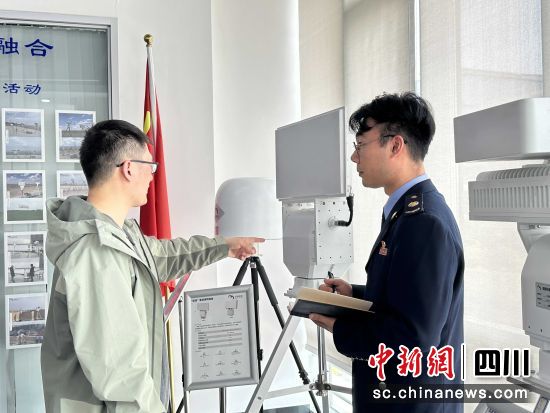 四川天府新區(qū)稅務(wù)主動(dòng)上門走訪企業(yè)。四川天府新區(qū)稅務(wù)局供圖 四川天府新區(qū)稅務(wù)主動(dòng)上門走訪企業(yè)。四川天府新區(qū)稅務(wù)局供圖