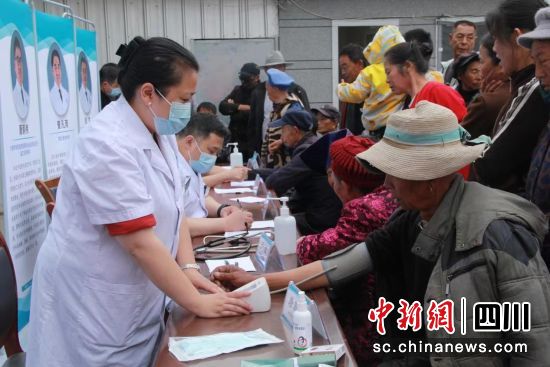 義診活動現場。什邡市中醫醫院供圖 義診活動現場。什邡市中醫醫院供圖