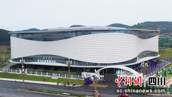 位于德陽市旌陽區(qū)的云上天府智算中心。旌陽融媒體中心供圖 位于德陽市旌陽區(qū)的云上天府智算中心。旌陽融媒體中心供圖