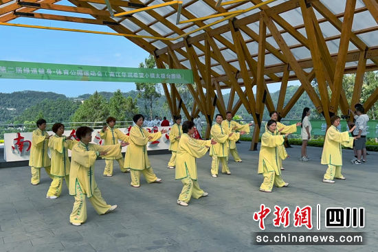 太極拳比賽現場。南江縣文化館視覺藝術中心 供 太極拳比賽現場。南江縣文化館視覺藝術中心 供