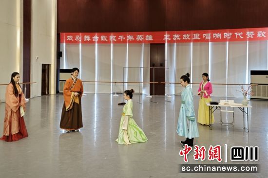 舞臺劇《少年蘇東坡》排練現場。記者 劉忠俊 攝 舞臺劇《少年蘇東坡》排練現場。記者 劉忠俊 攝