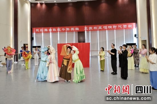 舞臺劇《少年蘇東坡》劇情排練現場。記者 劉忠俊 攝 舞臺劇《少年蘇東坡》劇情排練現場。記者 劉忠俊 攝