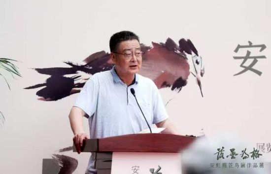 成都市武侯區(qū)政協(xié)副主席安雪松致辭。 成都市武侯區(qū)政協(xié)副主席安雪松致辭。