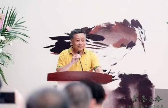 四川省美術(shù)家協(xié)會(huì)副主席、四川省巴蜀畫派促進(jìn)會(huì)副會(huì)長、成都市美術(shù)家協(xié)會(huì)主席姚葉紅致辭。 四川省美術(shù)家協(xié)會(huì)副主席、四川省巴蜀畫派促進(jìn)會(huì)副會(huì)長、成都市美術(shù)家協(xié)會(huì)主席姚葉紅致辭。