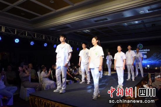 康復治療師模特秀。鮑安華攝 康復治療師模特秀。鮑安華攝