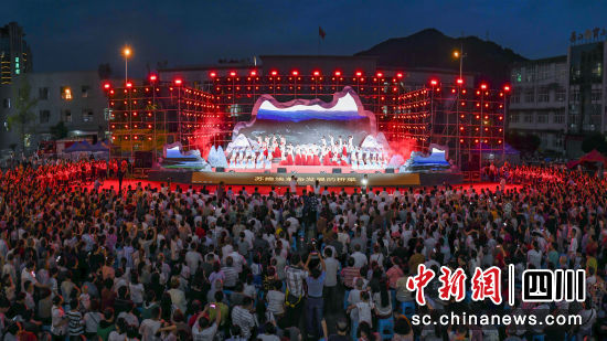 大型原創情景劇《青山紅云》首演現場。中共通江縣委宣傳部 供圖 大型原創情景劇《青山紅云》首演現場。中共通江縣委宣傳部 供圖