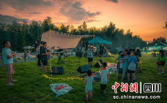 親子草坪音樂節(jié)。蜀南文旅集團(tuán) 供圖 親子草坪音樂節(jié)。蜀南文旅集團(tuán) 供圖