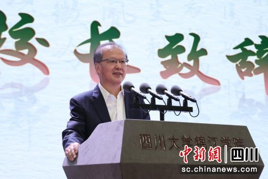 晏世經校長致辭。 彭勇 攝 晏世經校長致辭。 彭勇 攝