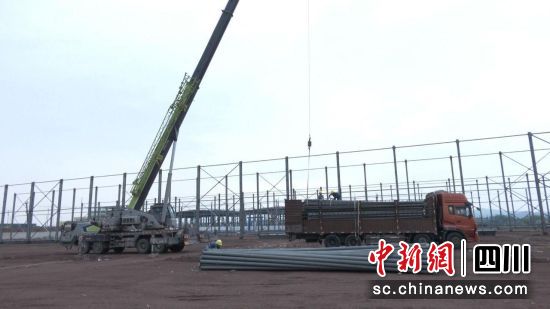 四川歐王電動三輪車產業園一期項目建設現場。營山縣融媒體中心供圖 四川歐王電動三輪車產業園一期項目建設現場。營山縣融媒體中心供圖