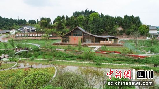 美麗荷橋村。簡陽融媒體中心 供圖 美麗荷橋村。簡陽融媒體中心 供圖