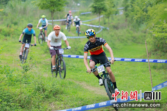 蓉歐國際大學生山地自行車挑戰賽8日舉行。(成都市體育局供圖) 蓉歐國際大學生山地自行車挑戰賽8日舉行。(成都市體育局供圖)