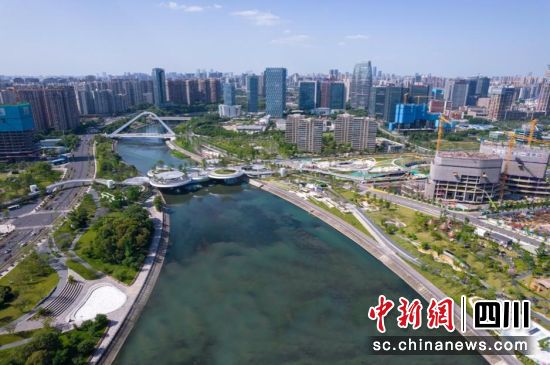 鳥(niǎo)瞰成都交子金融商務(wù)區(qū)河?xùn)|片區(qū)。楊淼 攝 鳥(niǎo)瞰成都交子金融商務(wù)區(qū)河?xùn)|片區(qū)。楊淼 攝