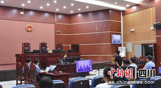 公開開庭審理現場。榮縣融媒 供圖 公開開庭審理現場。榮縣融媒 供圖