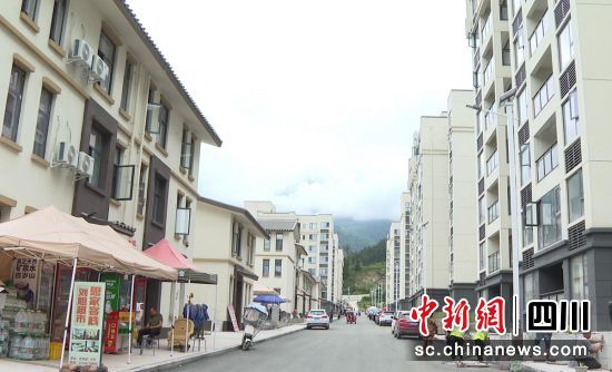 安置點基礎設施正逐步完善中。石棉融媒 供圖 安置點基礎設施正逐步完善中。石棉融媒 供圖