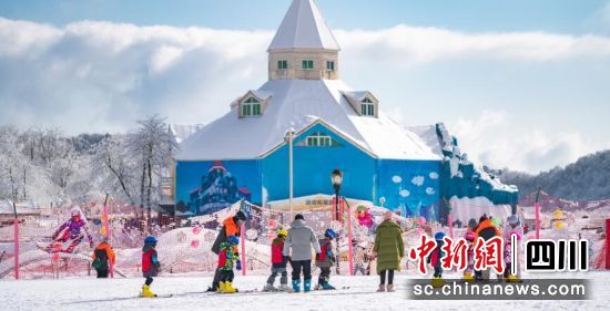 成都大邑西嶺雪山-花水灣旅游度假區。大邑縣委宣傳部 供圖 成都大邑西嶺雪山-花水灣旅游度假區。大邑縣委宣傳部 供圖