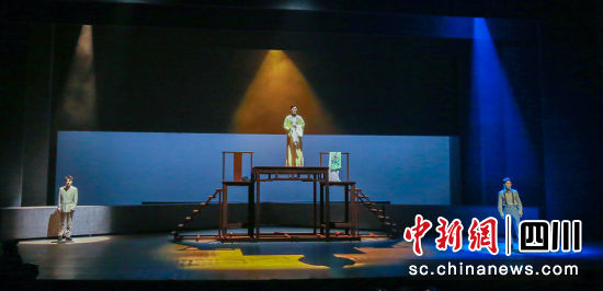 音樂劇《100》演出現場。(武侯音產公司 供圖) 音樂劇《100》演出現場。(武侯音產公司 供圖)