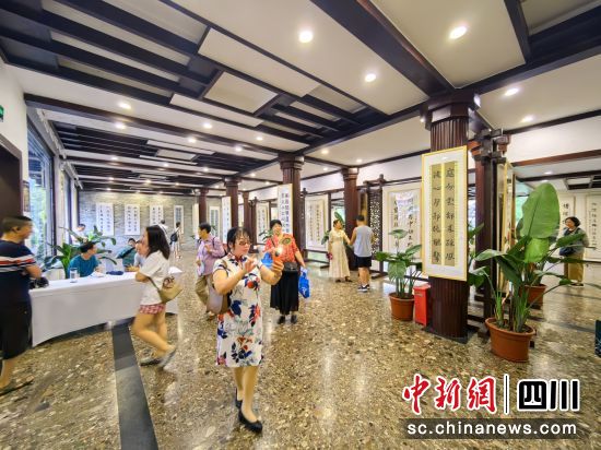 展覽現場。郫都區融媒體中心 供圖 展覽現場。郫都區融媒體中心 供圖