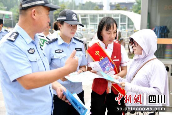 宣傳活動現(xiàn)場。中信銀行成都分行供圖 宣傳活動現(xiàn)場。中信銀行成都分行供圖