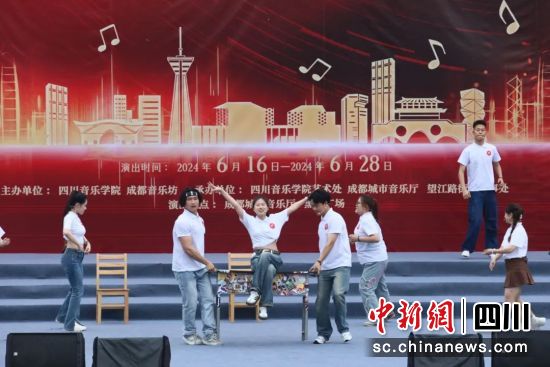 “樂動蓉城”成都音樂坊仲夏音樂節暨音樂365啟動。武侯區委宣傳部供圖 “樂動蓉城”成都音樂坊仲夏音樂節暨音樂365啟動。武侯區委宣傳部供圖