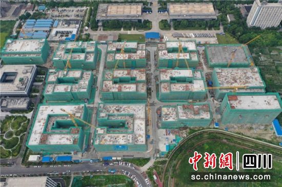 項目主體結(jié)構(gòu)全面封頂。中建一局集團(tuán)建設(shè)發(fā)展有限公司 供圖 項目主體結(jié)構(gòu)全面封頂。中建一局集團(tuán)建設(shè)發(fā)展有限公司 供圖
