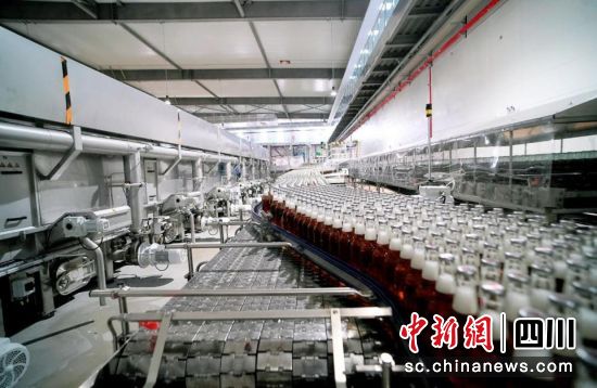 工廠內部場景。雪花啤酒(涼山)工廠供圖 工廠內部場景。雪花啤酒(涼山)工廠供圖