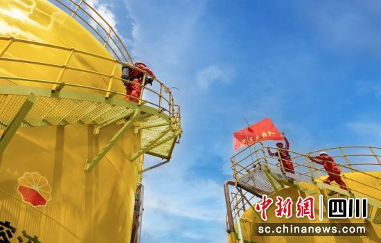 黨員先鋒隊奮戰在一線。劉梅 攝 黨員先鋒隊奮戰在一線。劉梅 攝