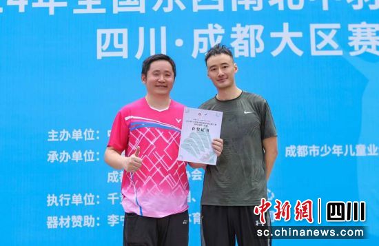 2024年全國東西南北中羽毛球大賽四川成都大區賽22日在成都開賽。(成都市羽毛球協會供圖) 2024年全國東西南北中羽毛球大賽四川成都大區賽22日在成都開賽。(成都市羽毛球協會供圖)