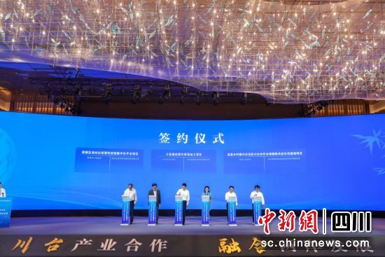 簽約儀式現場。 莊歌爾 攝 簽約儀式現場。 莊歌爾 攝