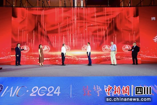 第七屆IAIC(成都)國際醫(yī)美產(chǎn)業(yè)大會在蓉召開。中國整形美容協(xié)會 供圖 第七屆IAIC(成都)國際醫(yī)美產(chǎn)業(yè)大會在蓉召開。中國整形美容協(xié)會 供圖