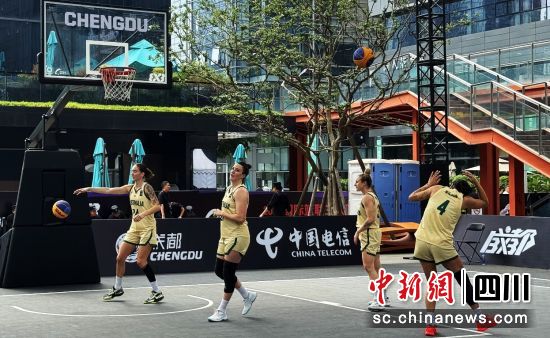 中國(guó)電信助力2024國(guó)際籃聯(lián)3x3大師賽暨女子系列賽。中國(guó)電信四川公司供圖 中國(guó)電信助力2024國(guó)際籃聯(lián)3x3大師賽暨女子系列賽。中國(guó)電信四川公司供圖