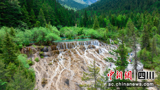 黃龍景區美景。黃龍景區供圖 黃龍景區美景。黃龍景區供圖