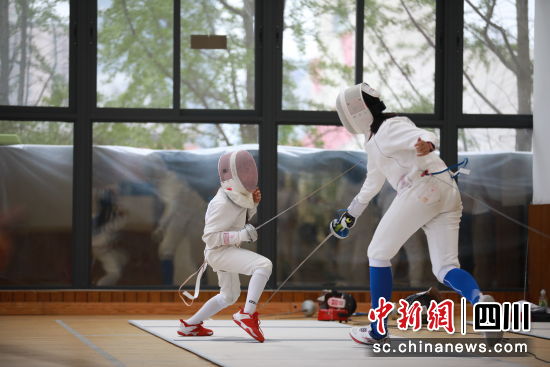 成都市第十五屆運動會群眾組擊劍比賽近日舉行。(成都市城北體育館供圖) 成都市第十五屆運動會群眾組擊劍比賽近日舉行。(成都市城北體育館供圖)
