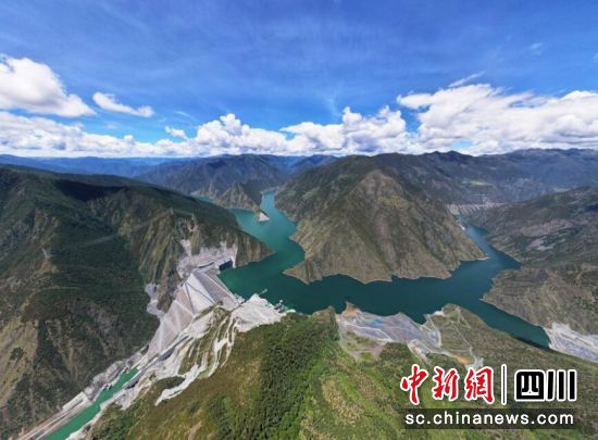 圖為雅礱江兩河口水電站。雅礱江公司 供圖 圖為雅礱江兩河口水電站。雅礱江公司 供圖