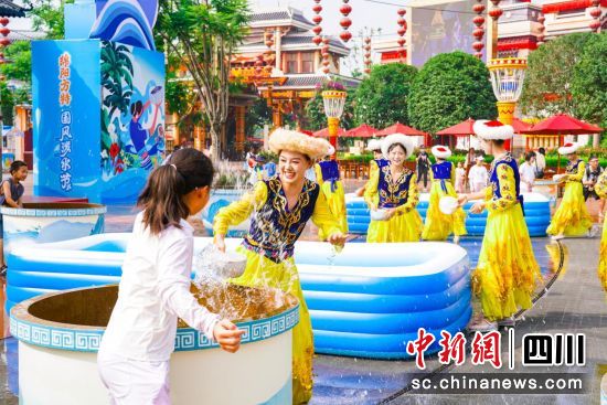 綿陽方特暑期主題活動“國風潑水節”開幕。 綿陽方特供圖 綿陽方特暑期主題活動“國風潑水節”開幕。 綿陽方特供圖