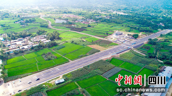 綿竹美麗鄉村景象。 綿竹市融媒體中心供圖 綿竹美麗鄉村景象。 綿竹市融媒體中心供圖