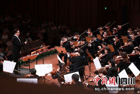 演出現(xiàn)場。成都市音樂影視產(chǎn)業(yè)推進辦公室供圖 演出現(xiàn)場。成都市音樂影視產(chǎn)業(yè)推進辦公室供圖