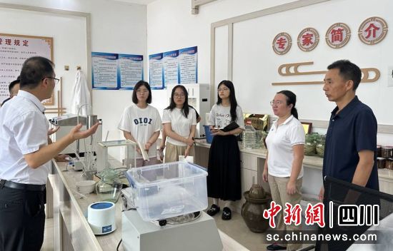 參觀現場。貢井融媒 供圖 參觀現場。貢井融媒 供圖