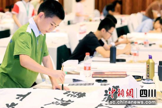 第二屆成都市青少年書(shū)畫(huà)傳習(xí)大會(huì)全市決賽16日開(kāi)賽。(賽事主辦方供圖) 第二屆成都市青少年書(shū)畫(huà)傳習(xí)大會(huì)全市決賽16日開(kāi)賽。(賽事主辦方供圖)