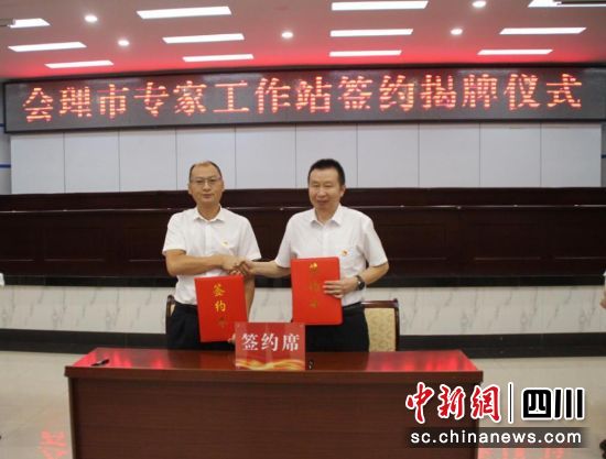簽約現(xiàn)場(chǎng)。朱莉攝 簽約現(xiàn)場(chǎng)。朱莉攝