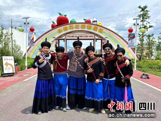 “高校文旅體驗官”走進越西。(越西文廣旅局 供圖) “高校文旅體驗官”走進越西。(越西文廣旅局 供圖)