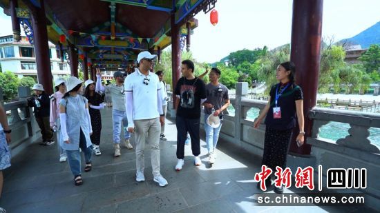 “高校文旅體驗官”走進越西。(越西文廣旅局 供圖) “高校文旅體驗官”走進越西。(越西文廣旅局 供圖)
