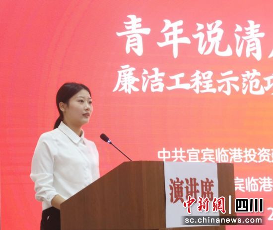 正在演講。廖伊杰攝 正在演講。廖伊杰攝