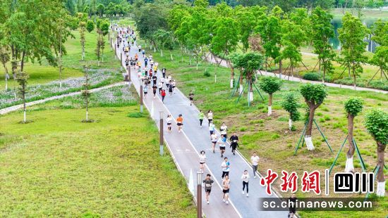 “五四樂跑”活動現場。(資料圖)周宇琴 攝 “五四樂跑”活動現場。(資料圖)周宇琴 攝