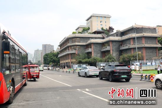武侯祠站退圍后的街道一角。成都軌道集團供圖 武侯祠站退圍后的街道一角。成都軌道集團供圖