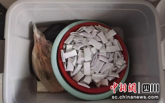 嫌疑人自制的“神藥”。榮縣警方 供圖 嫌疑人自制的“神藥”。榮縣警方 供圖