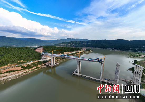 施工現場。中鐵五局集團有限公司供圖 施工現場。中鐵五局集團有限公司供圖