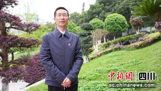 雅安市名山區(qū)委書記余云峰。名山區(qū)文化廣播電視體育和旅游局 供圖 雅安市名山區(qū)委書記余云峰。名山區(qū)文化廣播電視體育和旅游局 供圖