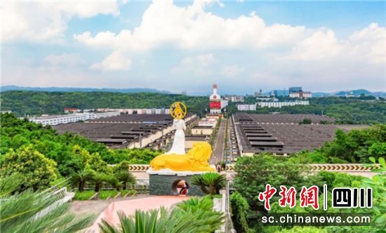 五糧液生態園區(酒圣山)。宜賓市委統戰部 供圖 五糧液生態園區(酒圣山)。宜賓市委統戰部 供圖