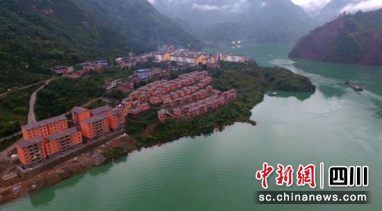 集中居住在美景中。宜賓市委統戰部 供圖 集中居住在美景中。宜賓市委統戰部 供圖