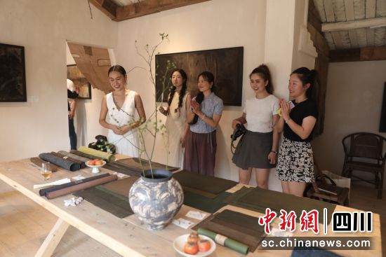 展覽現(xiàn)場(chǎng)。 旌陽(yáng)區(qū)融媒體中心供圖 展覽現(xiàn)場(chǎng)。 旌陽(yáng)區(qū)融媒體中心供圖